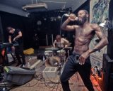 Niggas On The Moon, un huit titres offert par Death Grips